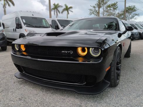 Used 2016 Dodge Challenger SRT Hellcat RWD image 9