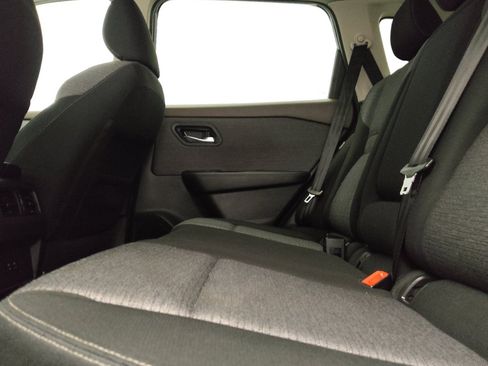 Used 2022 Nissan Rogue SV FWD image 18