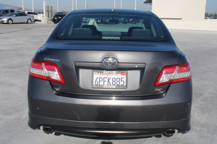Used 2010 Toyota Camry SE FWD image 4