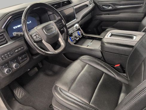 Used 2022 GMC Yukon Denali w/ Denali Ultimate Package AWD/4WD image 9