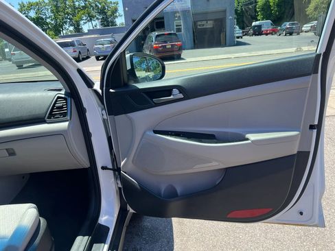 Used 2018 Hyundai Tucson SE AWD/4WD image 30