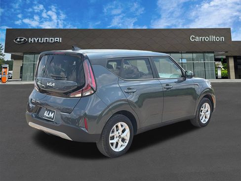 Used 2025 Kia Soul LX w/ LX Technology Package FWD image 5