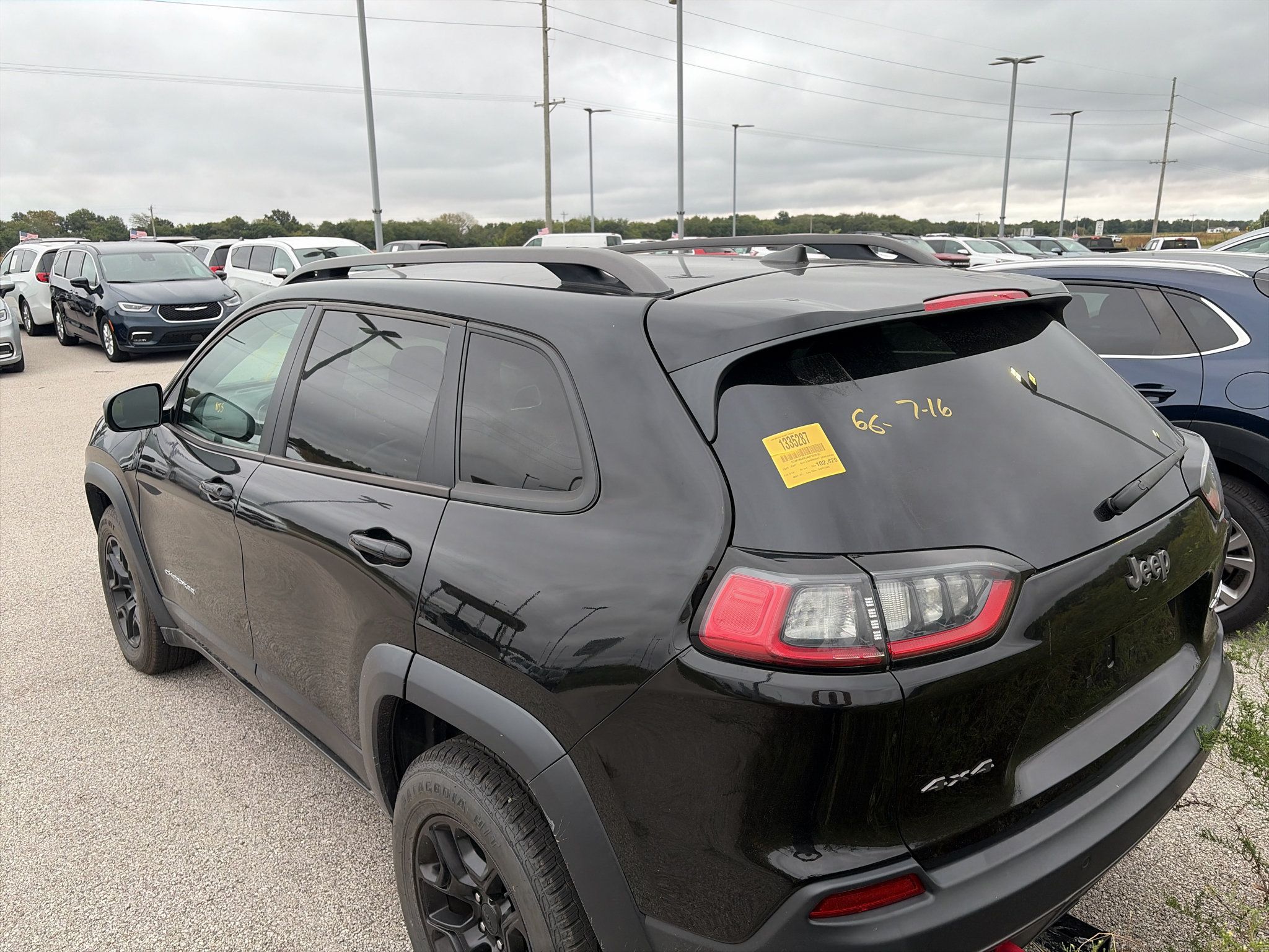 Used 2019 Jeep Cherokee Trailhawk w/ Cold Weather Group AWD/4WD image 4