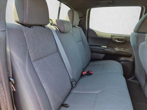 Used 2017 Toyota Tacoma TRD Sport w/ Tow Package RWD image 19