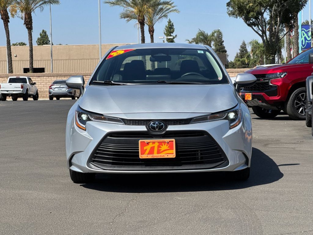 Used 2025 Toyota Corolla LE FWD image 8
