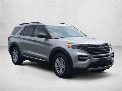 Used 2021 Ford Explorer XLT w/ Equipment Group 202A AWD/4WD image 3