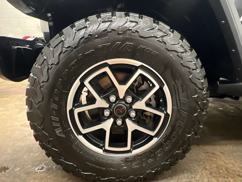 Used 2024 Jeep Wrangler Unlimited Rubicon w/ Technology Group AWD/4WD image 9