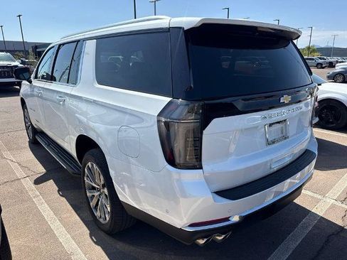 Used 2025 Chevrolet Suburban High Country AWD/4WD image 4