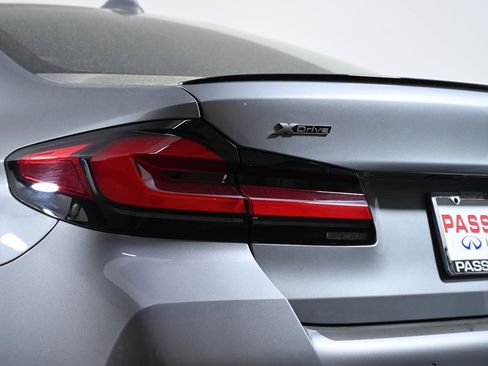 Used 2023 BMW M550i xDrive w/ Executive Package AWD/4WD image 10