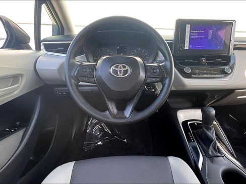Used 2025 Toyota Corolla LE image 6