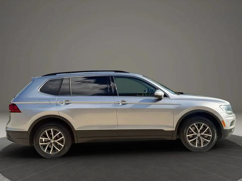 Used 2019 Volkswagen Tiguan SE w/ Panoramic Sunroof Package FWD image 2