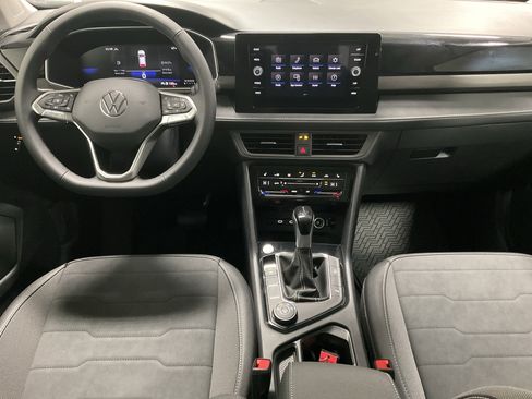 New 2026 Volkswagen Taos SE image 12