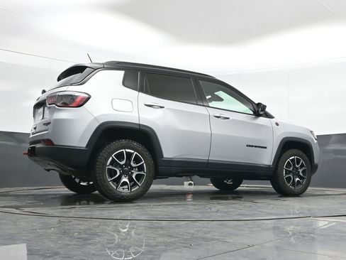 Used 2025 Jeep Compass Trailhawk w/ Trailer Tow Group AWD/4WD image 44