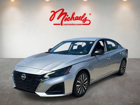 Used 2024 Nissan Altima 2.5 SV FWD image 6