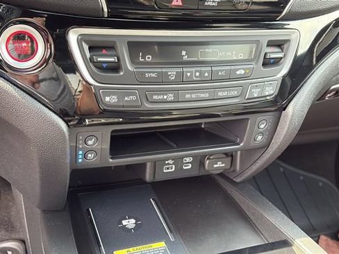 Used 2025 Honda Passport Black Edition image 18
