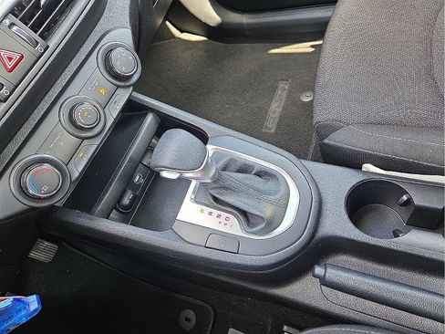 Used 2024 Kia Forte LXS w/ LXS Technology Package FWD image 25
