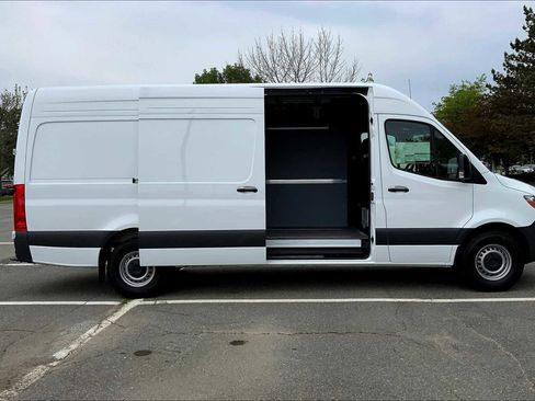Used 2025 Mercedes-Benz Sprinter 2500 image 24