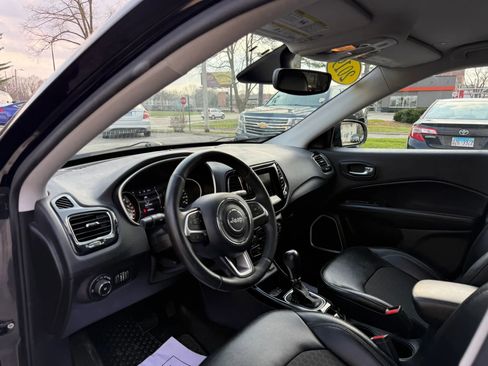 Used 2019 Jeep Compass Latitude FWD image 10