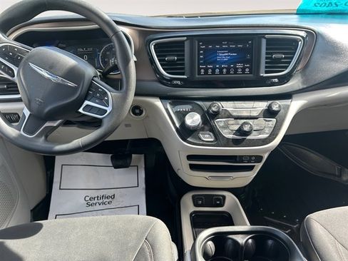 Used 2018 Chrysler Pacifica Touring Plus FWD image 10