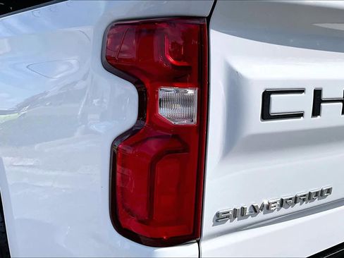 Used 2021 Chevrolet Silverado 1500 Custom image 27