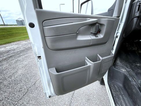 Used 2012 Chevrolet Express 4500 w/ RV Package image 9