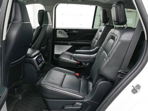 Used 2025 Lincoln Aviator Reserve w/ Luxury Package image 19