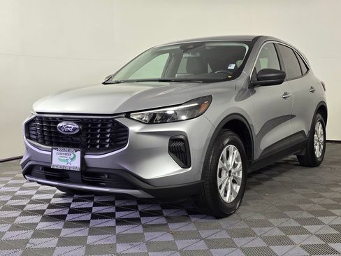Used 2024 Ford Escape Active AWD/4WD image 3