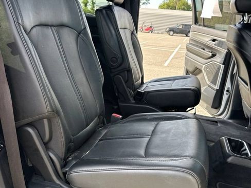 Used 2023 Jeep Wagoneer Series II AWD/4WD image 17