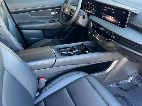 Certified 2025 Nissan Murano SV image 17