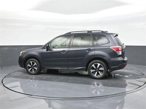 Used 2017 Subaru Forester 2.5i Premium image 5