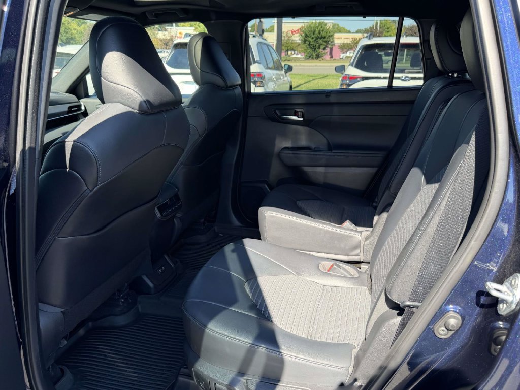 Used 2021 Toyota Highlander XSE AWD/4WD image 15