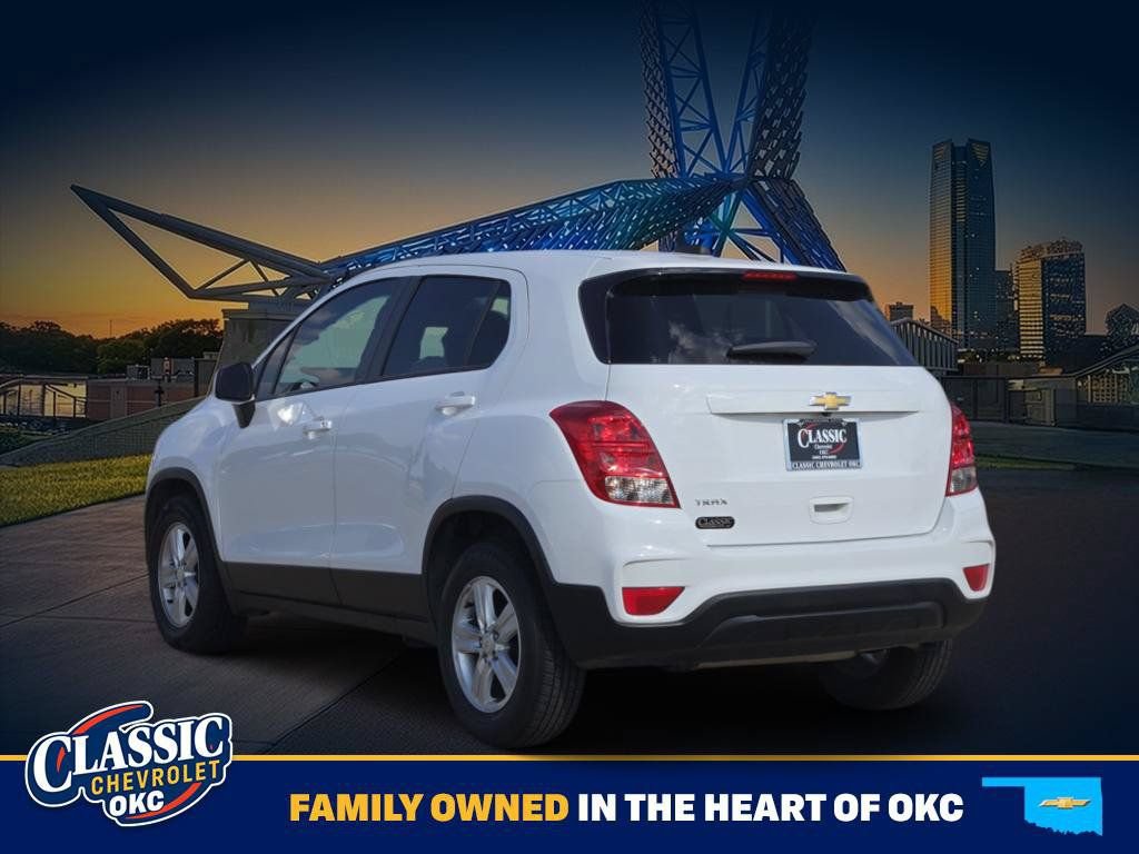 Used 2022 Chevrolet Trax LS w/ Tint and Cruise Package FWD image 5