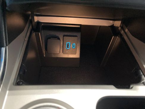 Used 2022 Ford Explorer XLT w/ Equipment Group 202A image 29