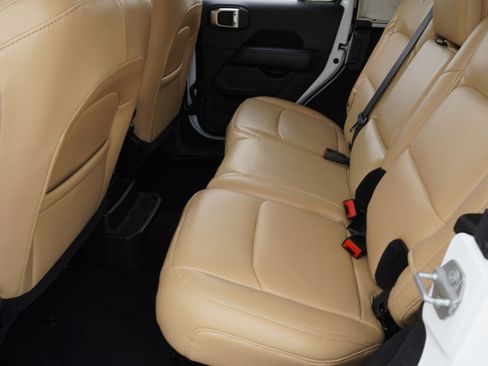 Used 2019 Jeep Wrangler Unlimited Sahara image 30