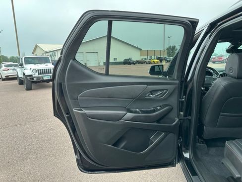 Used 2023 Chevrolet Traverse RS AWD/4WD image 22