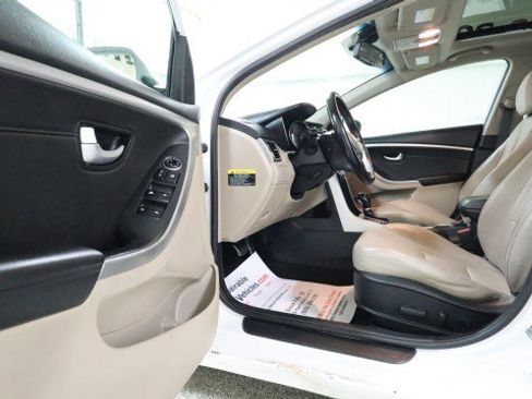 Used 2013 Hyundai Elantra GT w/ Tech Pkg image 9