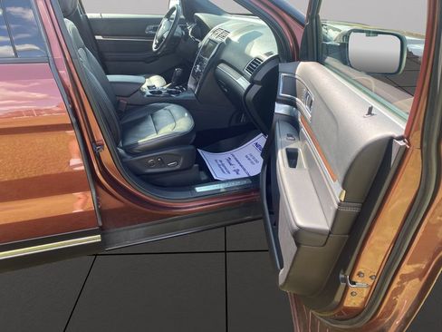 Used 2018 Ford Explorer Limited w/ Equipment Group 301A AWD/4WD image 29