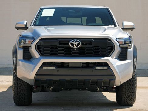 Used 2024 Toyota Tacoma TRD Off-Road w/ TRD Off Road Premium Package AWD/4WD image 7