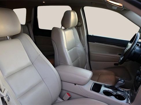 Used 2022 Jeep Grand Cherokee Limited image 20