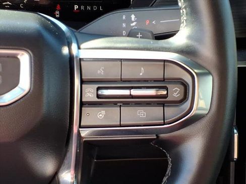 Used 2025 GMC Acadia Elevation image 15