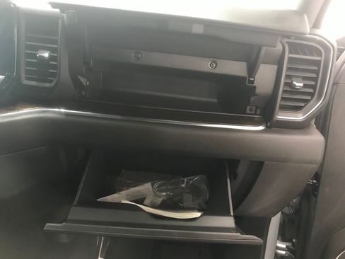 Used 2023 GMC Sierra 1500 Elevation image 39