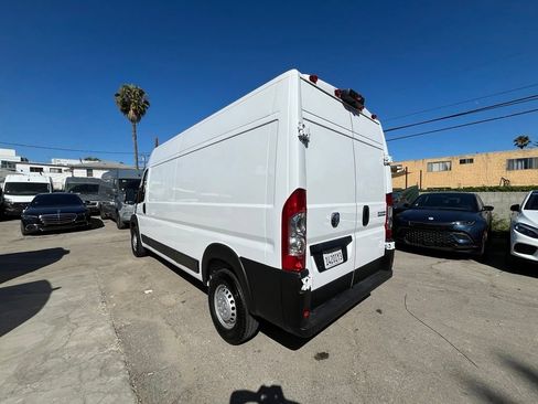 Used 2024 RAM ProMaster 2500 w/ Convenience Group FWD image 11