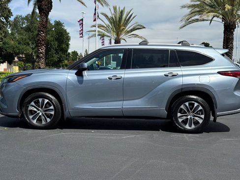 Used 2022 Toyota Highlander XLE FWD image 6