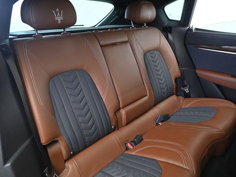 Used 2020 Maserati Levante S GranLusso image 19