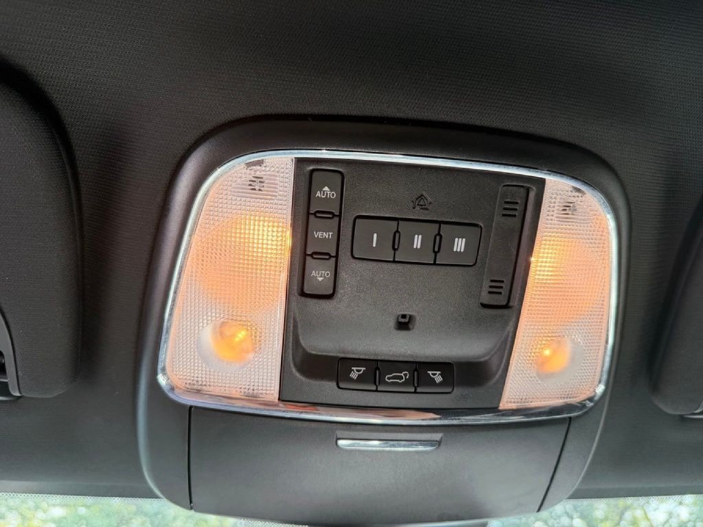 Used 2017 Jeep Grand Cherokee Altitude AWD/4WD image 19