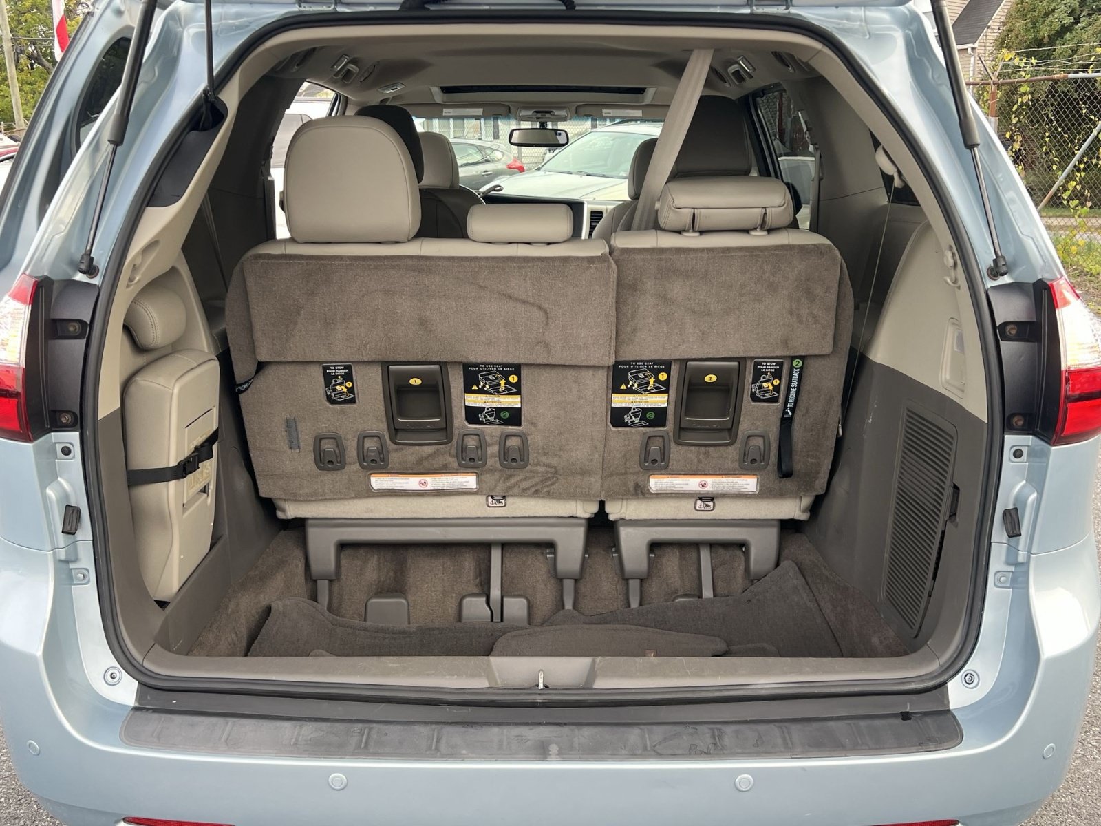 Used 2017 Toyota Sienna XLE w/ XLE Navigation Package FWD image 26