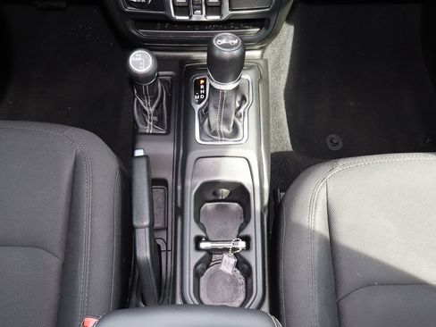 Used 2019 Jeep Wrangler Unlimited Sahara AWD/4WD image 24