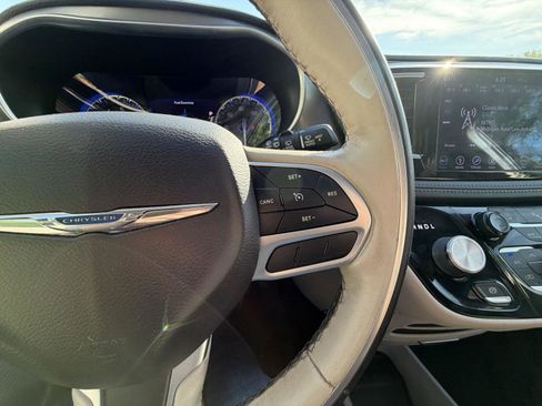 Used 2019 Chrysler Pacifica Limited FWD image 15