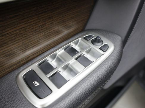Used 2013 Jaguar XF RWD image 16