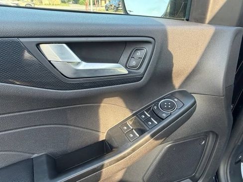 Used 2025 Ford Escape ST-Line FWD image 31